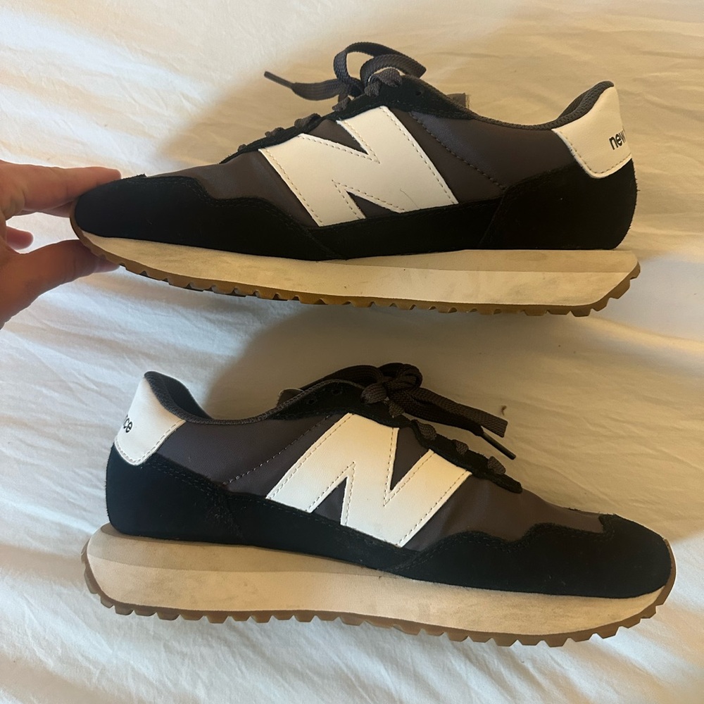 Women’s New Balance shoes size 8